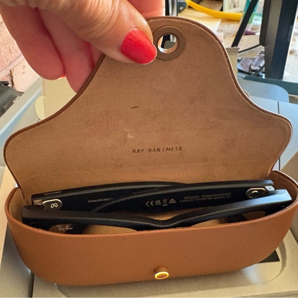 Ray-Ban Meta Black Glasses w/case and charger…worn once - Picture 8 of 8